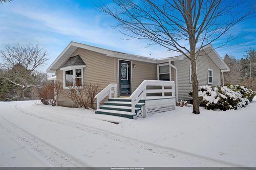 W8112 Chicago Road, DAKOTA, WI, 54982 | Card Image