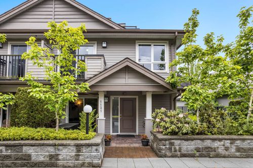 1121 St Andrews Ave, North Vancouver, BC, V7L0A6 | Card Image