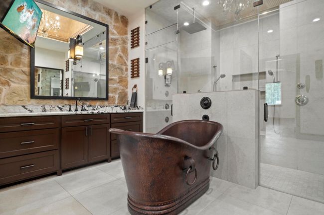 Secondary vanity. | Image 30