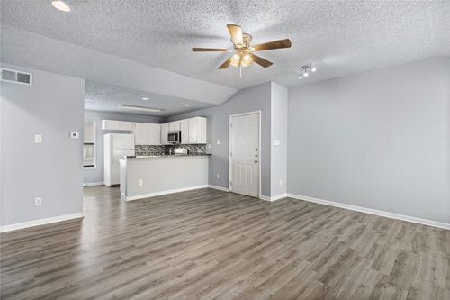 11-1221 W Hopkins St, San Marcos, TX, 78666-4191 | Card Image
