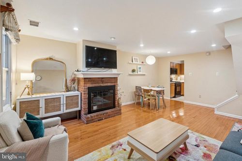 apt-17-1110 Lombard St, PHILADELPHIA, PA, 19147-1206 | Card Image