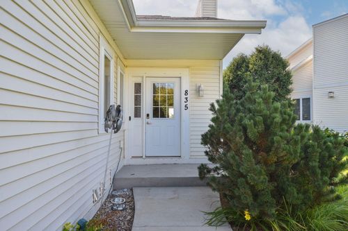 835 Bridlewood Dr, Hartford, WI, 53027-2799 | Card Image
