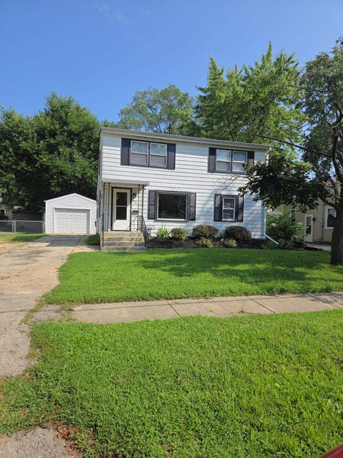 834 Grand Ave, Loves Park, IL, 61111-5121 | Card Image