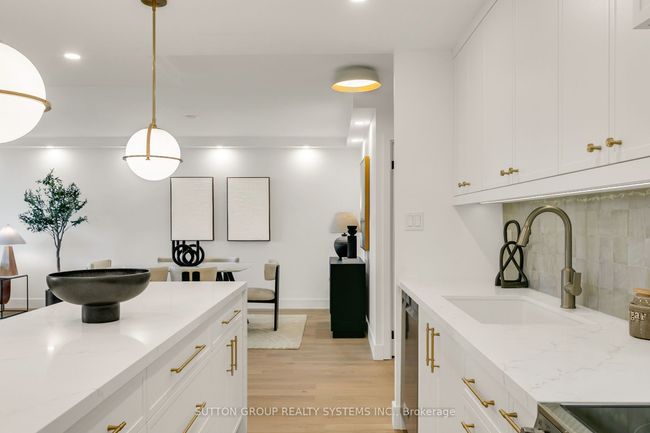 808 - 820 Burnhamthorpe Rd, Condo with 3 bedrooms, 2 bathrooms and 1 parking in Etobicoke ON | Image 21