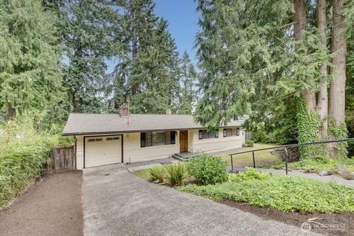 15062 Se 44th St, Bellevue, WA, 98006-2418 | Card Image