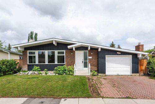 660 Queen Charlotte Dr Se, Calgary, AB, T2J4T6 | Card Image