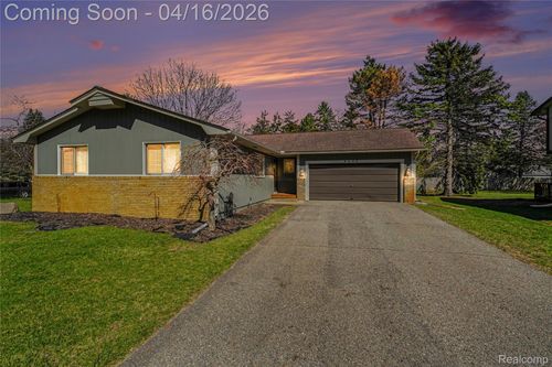 5238 Kristi Ln, Commerce Township, MI, 48382-3355 | Card Image