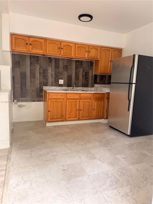 apt-5-16675 Ne 20th Ave, North Miami Beach, FL, 33162-3227 | Card Image