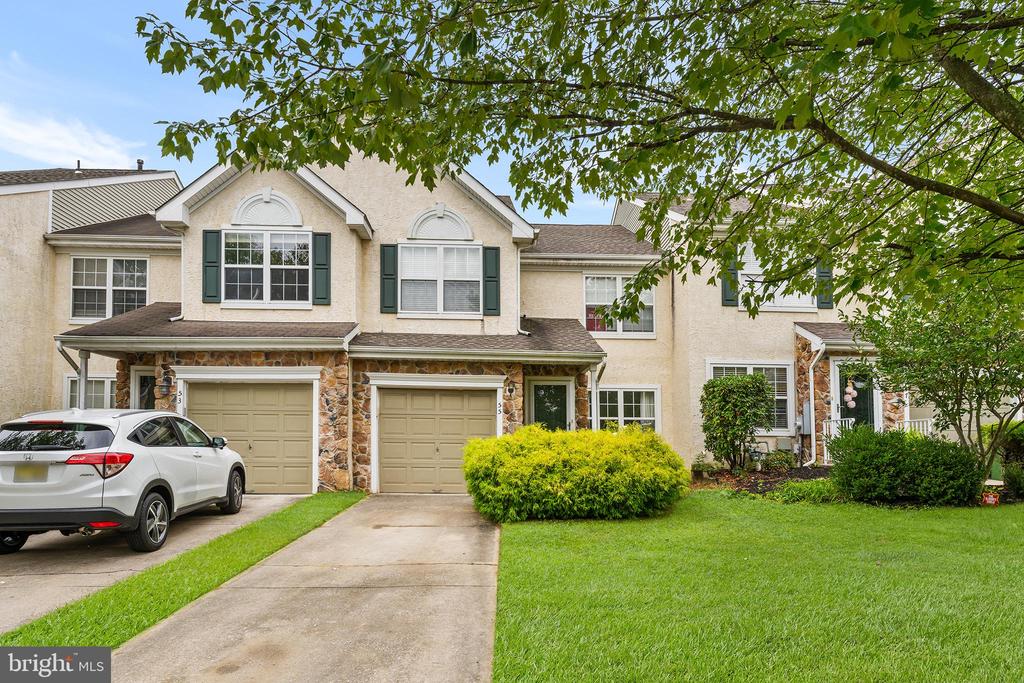Hearthstone Ln, Marlton, NJ 08053