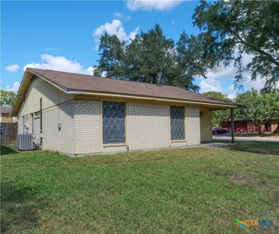 316 Monterrey Drive, House other with 3 bedrooms, 2 bathrooms and null parking in Victoria TX | Image 2