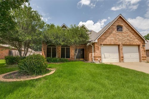 562 Mercer St, Grand Prairie, TX, 75052-3416 | Card Image