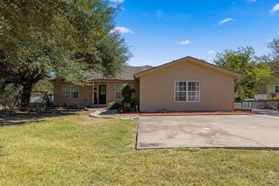 3287 Bradley Lane, Home with 3 bedrooms, 2 bathrooms and null parking in Brenham TX | Image 3