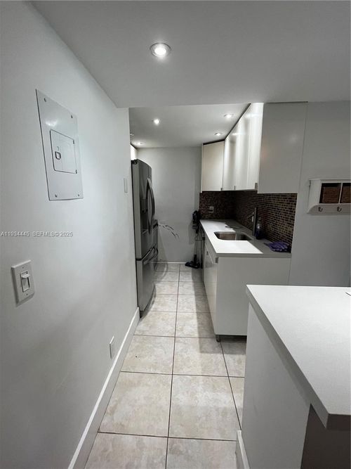 apt-11i-200 Se 15th Rd, Miami, FL, 33129-1163 | Card Image