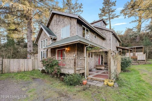 a-598 N Laurel St, Cannon Beach, OR, 97110-3109 | Card Image