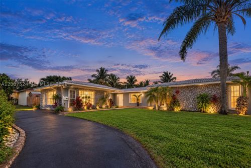 19885 Ne 22nd Ave, Miami, FL, 33180-2136 | Card Image
