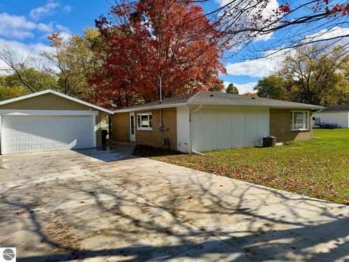 324 N 4th St, Shepherd, MI, 48883-9022 | Card Image