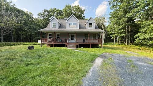 1115 Snowshoe Ct, Bushkill, PA, 18324-8639 | Card Image
