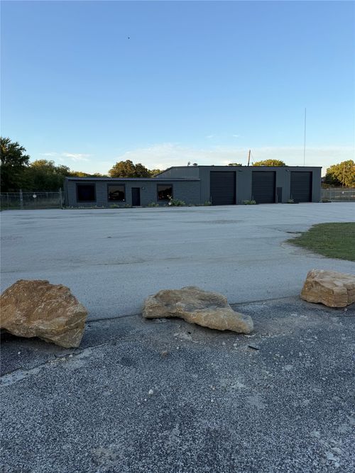 81 Us Highway 380, Bridgeport, TX, 76426-2227 | Card Image