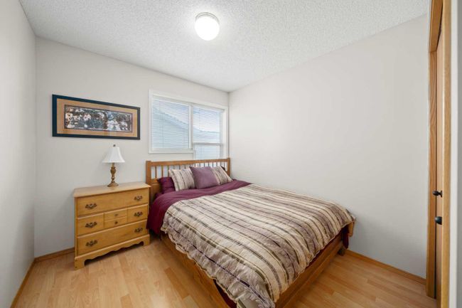 63 Hidden Ranch Close Nw, Home with 3 bedrooms, 2 bathrooms and 4 parking in Calgary AB | Image 27