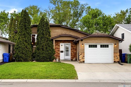 7122 Lawrence Dr, Regina, SK, S4X3X6 | Card Image