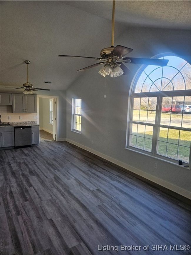 603 W Kristie Avenue, Home with 4 bedrooms, 2 bathrooms and null parking in Pekin IN | Image 5