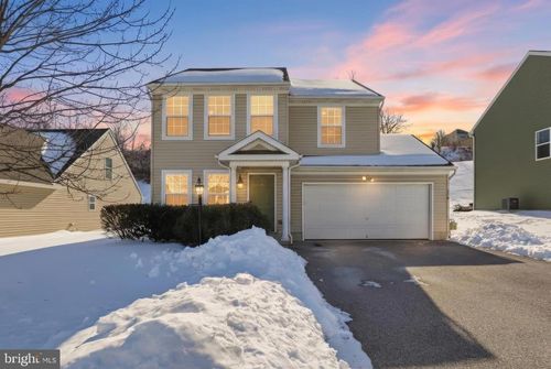 370 Azalea Dr, Windsor, PA, 17366-8522 | Card Image