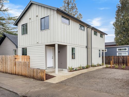 b-6 Ne 74th Ave, Portland, OR, 97213-5670 | Card Image