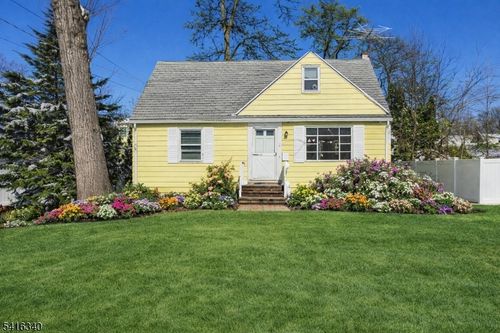 35 Beechwood Dr, Wayne, NJ, 07470-5701 | Card Image