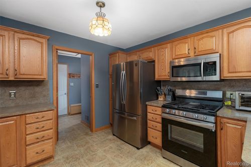 709 Baywood Ln, Davison, MI, 48423-1234 | Card Image