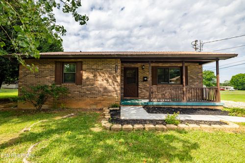 617 Dotson Memorial Rd, Maryville, TN, 37801-9575 | Card Image