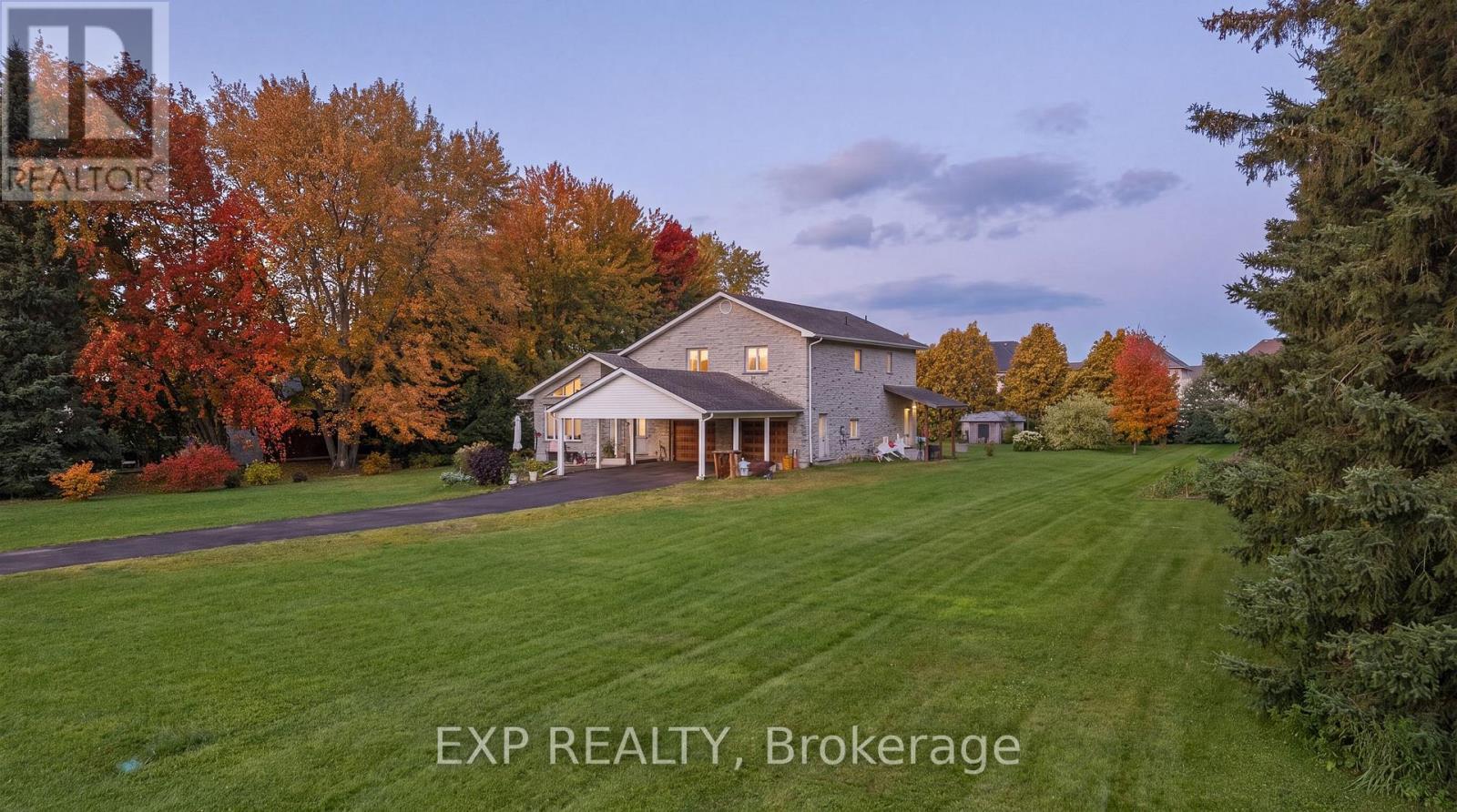 Residential in Centre Wellington (Fergus) 4
