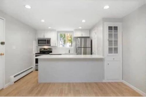 5-112 W Emerson St, Melrose, MA, 02176-3162 | Card Image