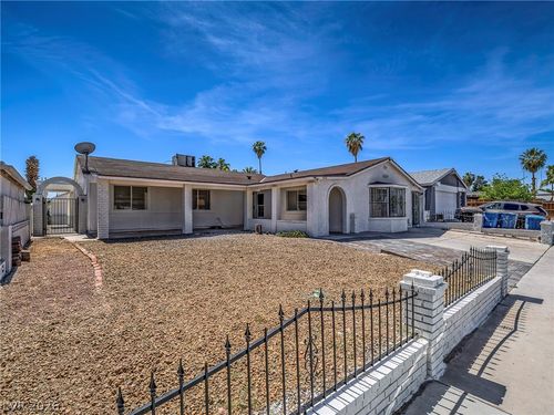 4351 Chafer Dr, Las Vegas, NV, 89121-4616 | Card Image