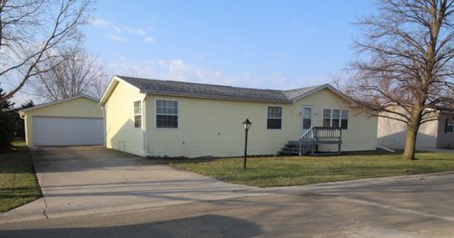 5435 Autumnash Ln, Machesney Park, IL, 61115-8290 | Card Image