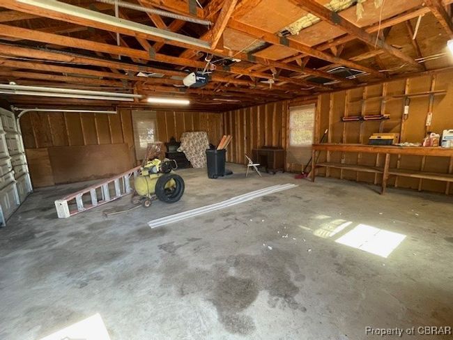 Featuring a garage door opener | Image 5