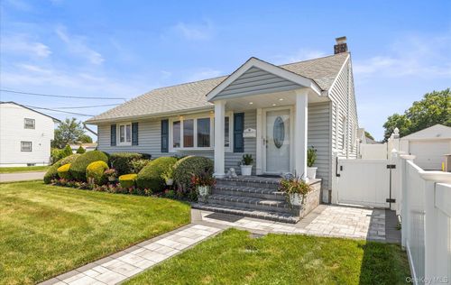 64 Myers Ave, Hicksville, NY, 11801-2534 | Card Image