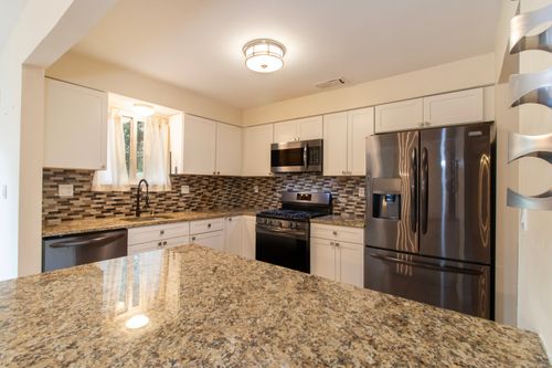 apt-6e-55 Thompson St, East Haven, CT, 06513-1936 | Card Image