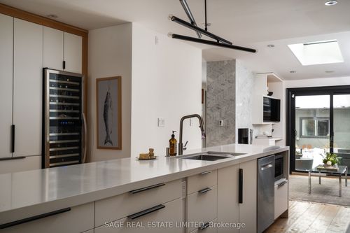 128 Argyle St, Toronto, ON, M6J1N9 | Card Image