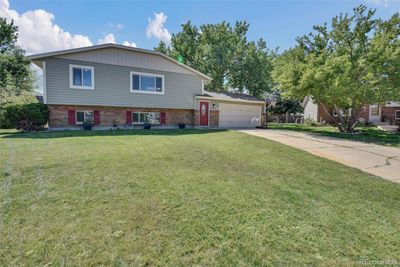 well manicured front yard with sprinklers | Image 3