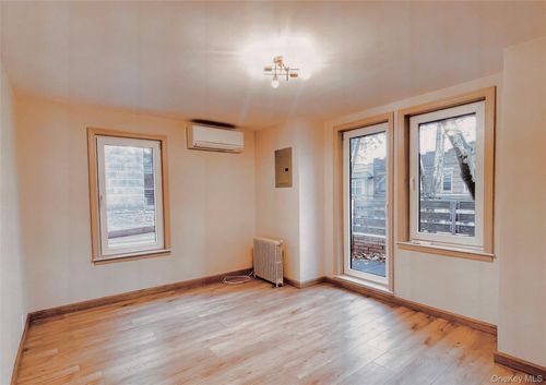 7826 79th St, Glendale, NY, 11385-7436 | Card Image