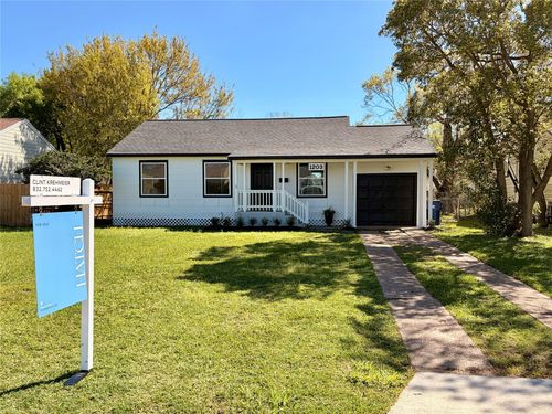 1203 17th Ave N, Texas City, TX, 77590-5716 | Card Image