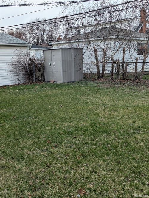 24764 Currier St, Dearborn Heights, MI, 48125-1826 | Card Image