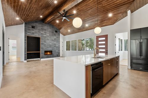 47 War Bonnet, Wimberley, TX, 78676-2147 | Card Image