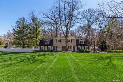 12 Bob O Link Ln, Northport, NY, 11768-3305 | Card Image
