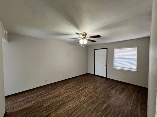 752 W Forest Dr, Mustang, OK, 73064-3037 | Card Image