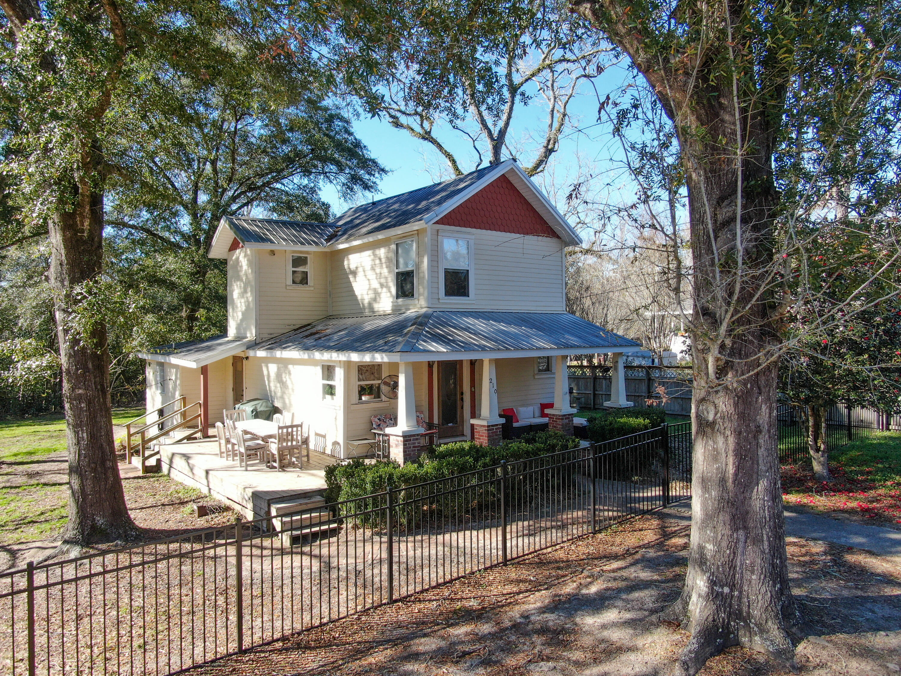 Michigan St, Defuniak Springs, FL 32435