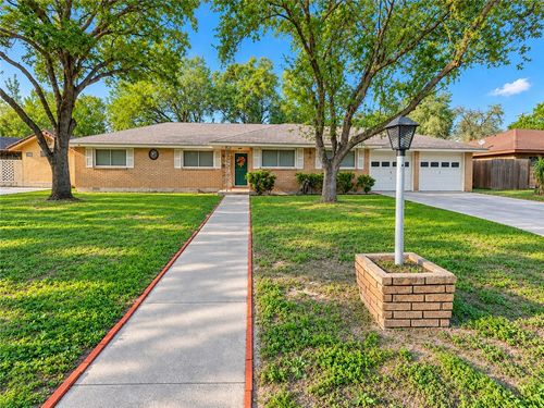 1701 Rose Dr, Alice, TX, 78332-4056 | Card Image