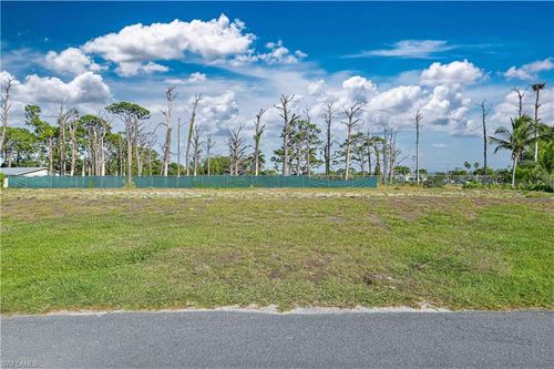 7168 Vassar Dr, Fort Myers, FL, 33908-2226 | Card Image