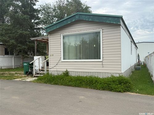 C15 - 1455 9th Avenue Ne, House with 2 bedrooms, 1 bathrooms and 2 parking in Moose Jaw SK | Card Image