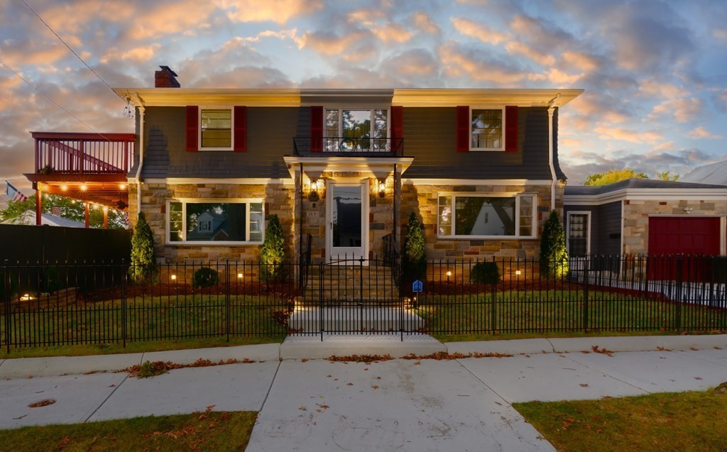 Sandringham Ave, Providence, RI 02908